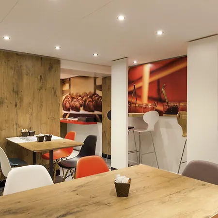 Ibis Père Lachaise Hotel 3*