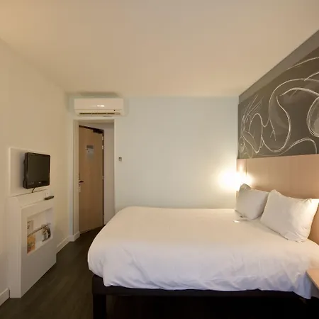 Ibis Père Lachaise Hotel 3*