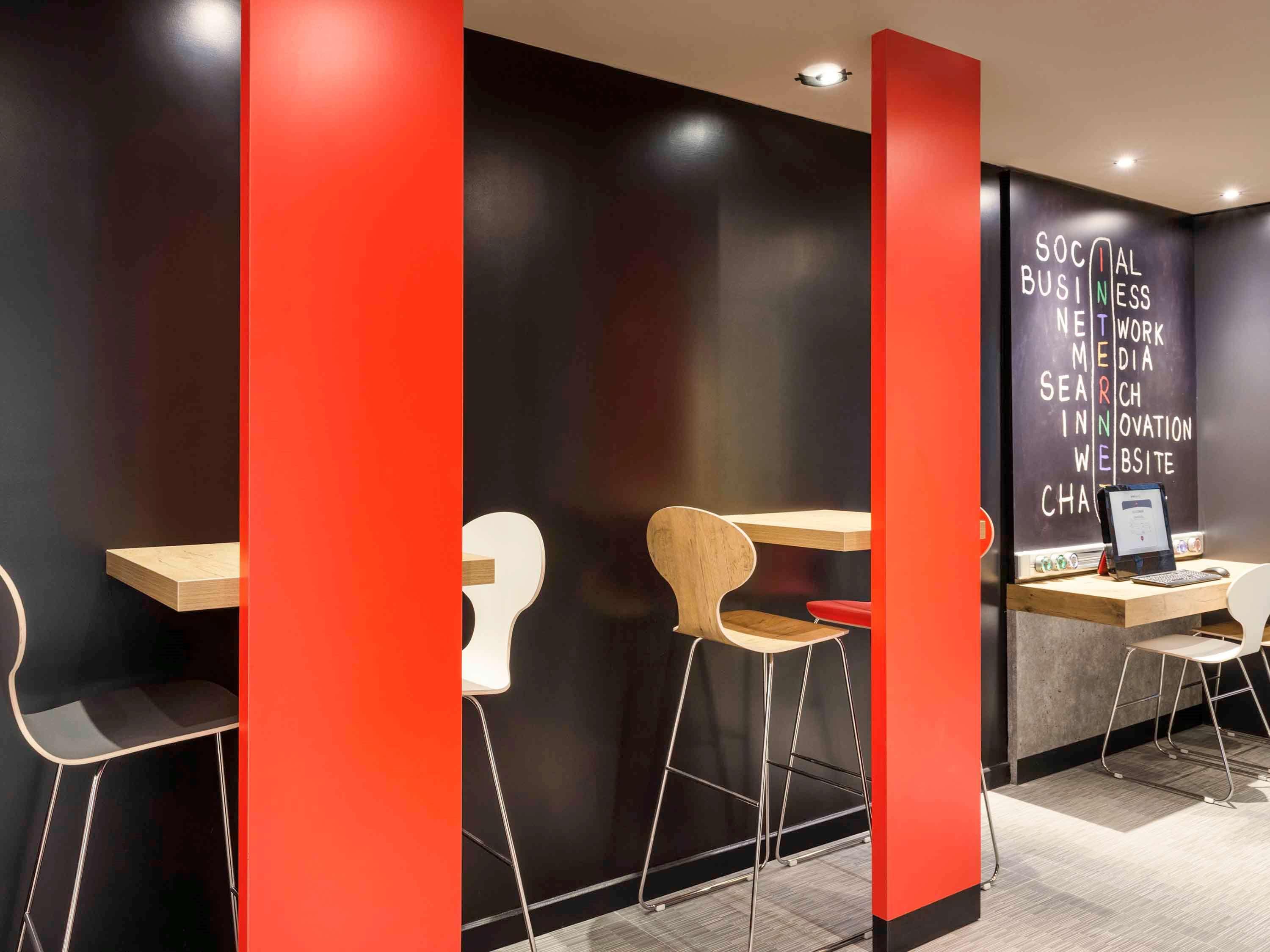 Ibis Père Lachaise Hotel 3*