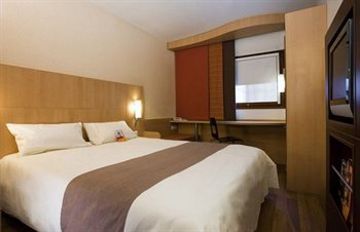 Ibis Père Lachaise Hotel 3*