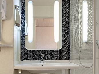 Ibis Pere Lachaise Paris